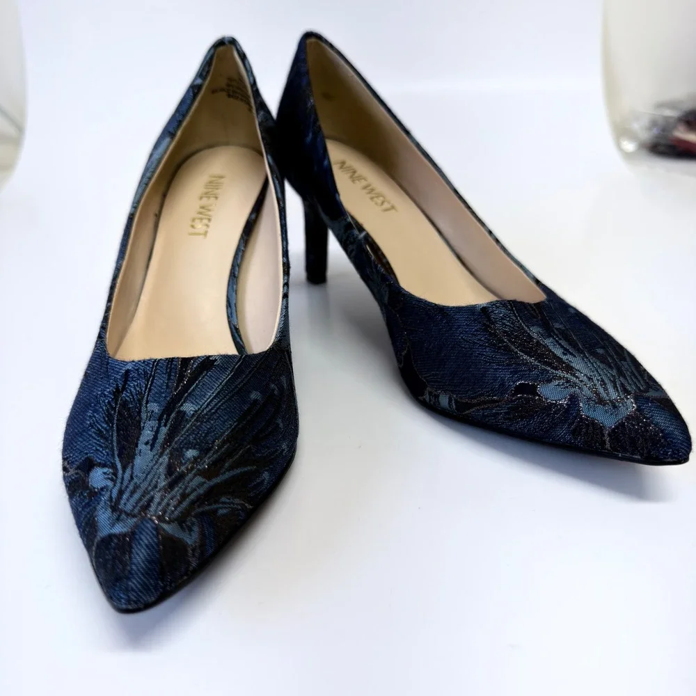 Nine West Eara Blue Black Floral Jacquard Pointed Toe Pumps Heels NW7EARA 6.5M - Picture 2 of 9